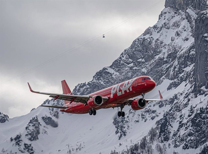 La aerolínea islandesa Play transportó 23.677 pasajeros en marzo, un 20% más