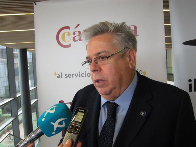 El eurodiputado socialista Ignacio Sánchez Amora en declaraciones a los medios de comunicación en Badajoz