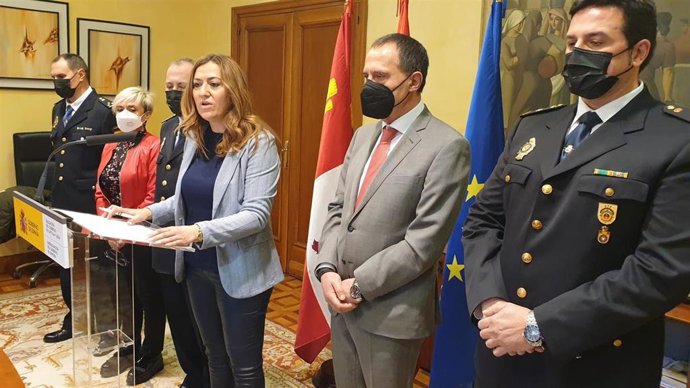 Barcones, junto a los responsables policiales, durante la rueda de prensa.