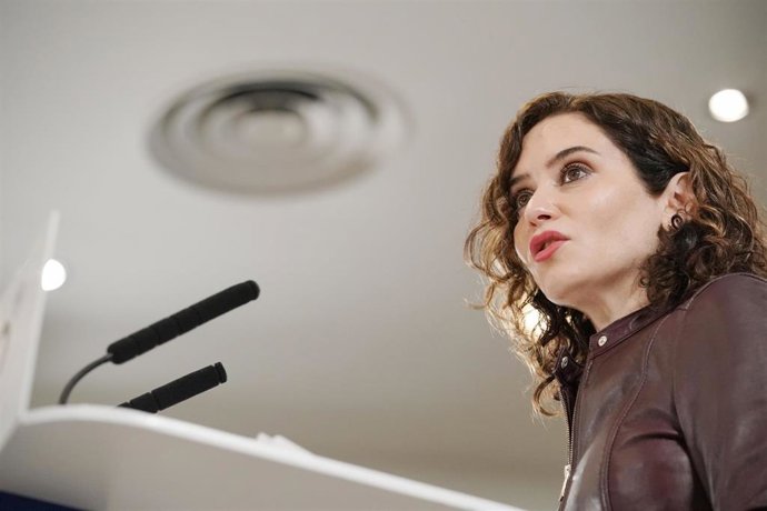 La presidenta de la Comunidad de Madrid, Isabel Díaz Ayuso, durante un desayuno con empresarios en Vitoria