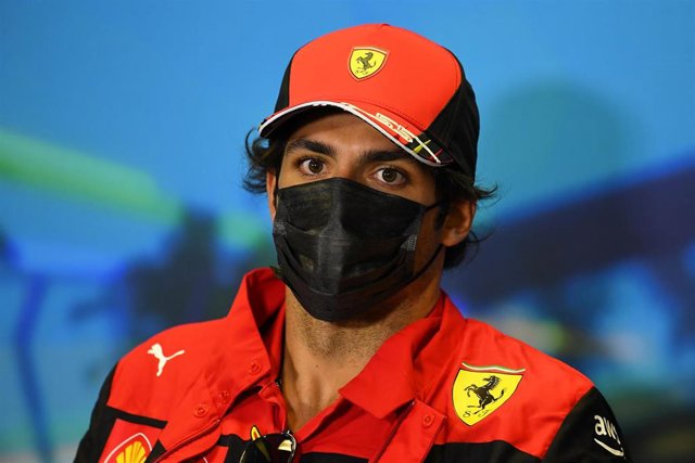 El pilot de Fórmula 1 Carlos Sainz (Ferrari), durante una rueda de prensa en el Gran Premio de Australia, que se celebra en el Circuito de Albert Park.