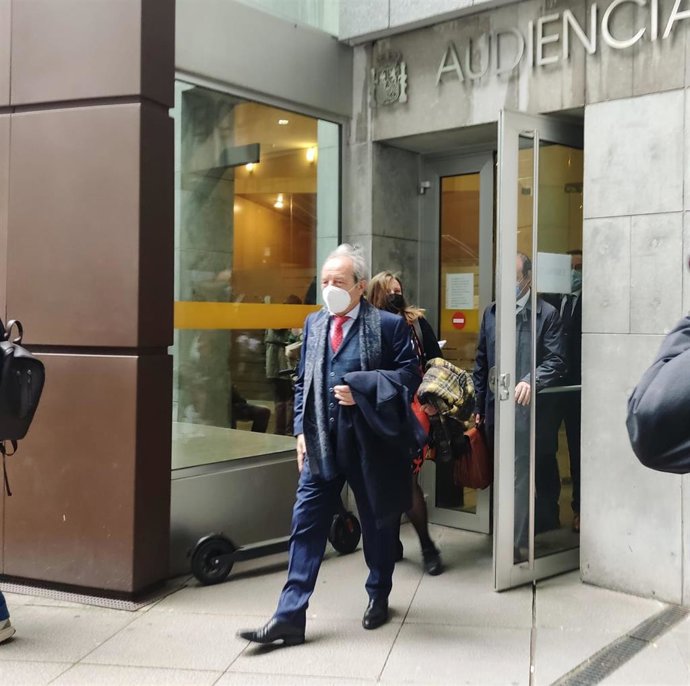 Wenceslao López a la salida de la Audiencia Provincial.