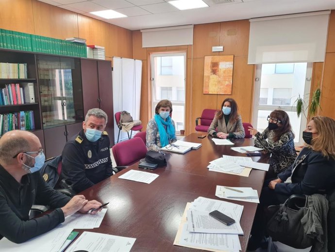 Comisión de seguimiento del protocolo de la Junta de Andalucía y del Ayuntamiento de Cádiz para detectar actividades turísticas ilegales.