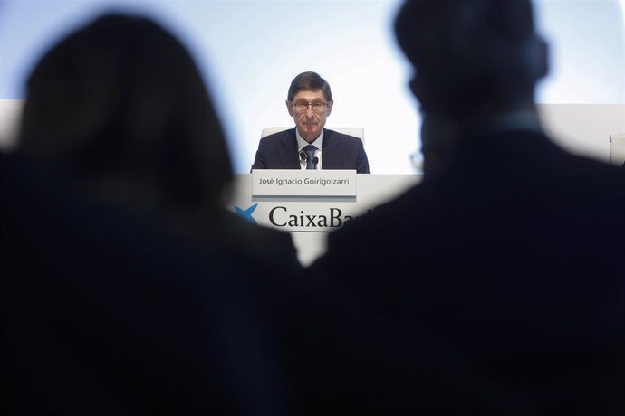 El presidente de CaixaBank, José Ignacio Goirigolzarri, en la junta general ordinaria de accionistas de la entidad, celebrada este viernes en Valencia