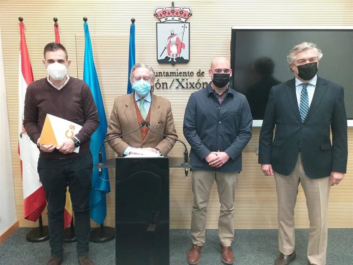 (De Izda A Dcha) El Edil De Ciudadanos En Gijón, Rubén Pérez Carcedo, El Concejal No Adscrito, Alberto López-Asenjo, Y Los Portavoces De Foro Y Vox, Jesús Martínez Salvador Y Eladio De La Concha, Respectivamente, En Rueda De Prensa