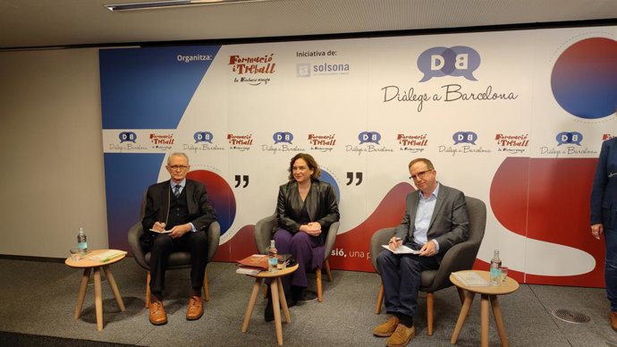 El president del Consell Econmic i Social d'Espanya, Antón Costas, i l'alcaldessa de Barcelona, Ada Colau, en el dileg 'Barcelona i la sortida de la pandmia. Reptes i oportunitats' en el Cercle d'Economia.