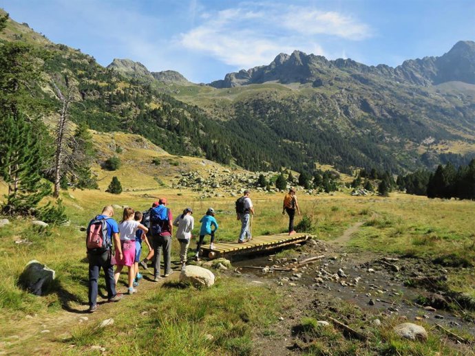 Las actividades requieren de inscripción previa llamando al teléfono del centro de interpretación o de forma presencial en los propios centros
