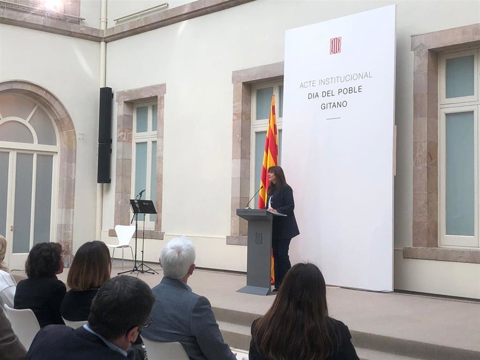 La presidenta del Parlament, Laura Borrs, durante la celebración del Día del Pueblo Gitano en el Parlament.
