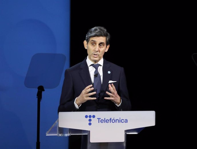 El presidente de Telefónica, José María Álvarez-Pallete, interviene en una Junta General de Accionistas de Telefónica S.A., en el Edificio Central del Distrito Telefónica, a 8 de abril de 2022, en Madrid (España).