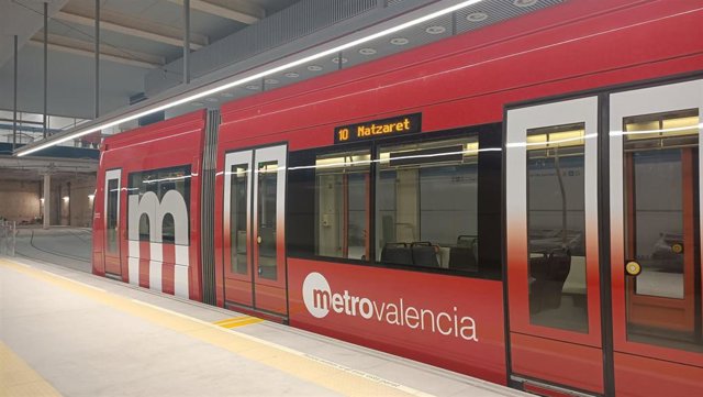 Imagen de una unidad de la L-10 de Metrovalencia en la estación de Alacant.