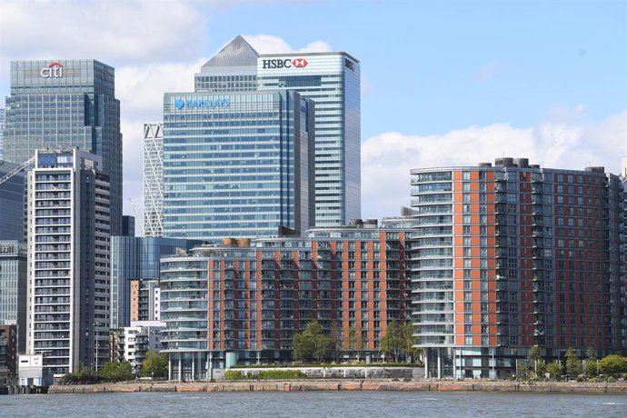 Archivo - Centro de negocios de Canary Wharf en Londres 