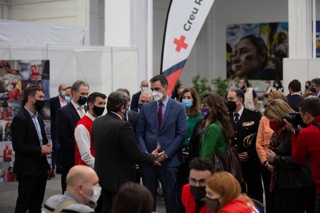 El president del Govern central, Pedro Sánchez, visita el centre de refugiats ucraïnesos de Fira de Barcelona.