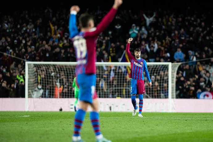 Gerard Piqué celebrando una victoria en el Camp Nou.