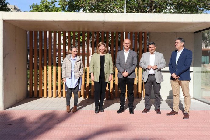 El Consorcio de Transporte Metropolitano mejora la parada de autobús de La Antilla (Lepe)