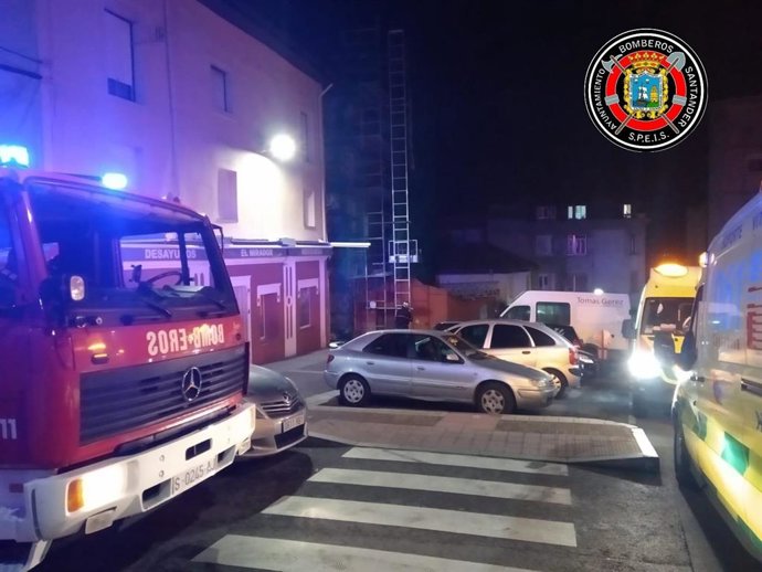 Bomberos en la calle Prado San Roque