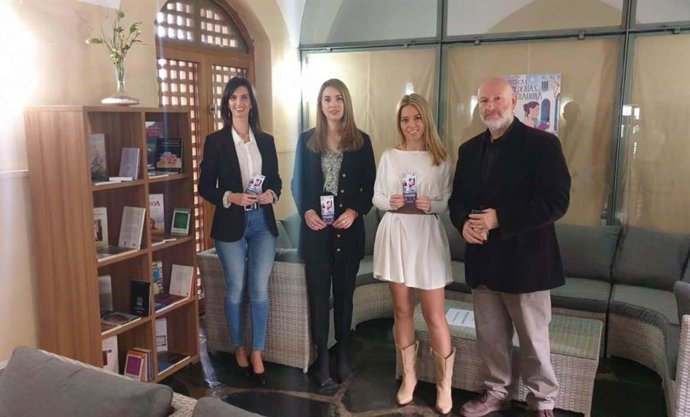 Cultura presenta el programa 'Bibliotecas de Hospedería' y 'Extremadura en la mesilla' subrayando la conjunción de lectura y turismo regional