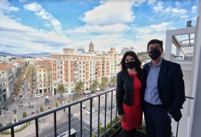 La delegada territorial de Turismo en Málaga, Nuria Rodríguez, y el consejero de Turismo de Andalucía y vicepresidente de la Junta, Juan Marín, en una imagen en Málaga capital