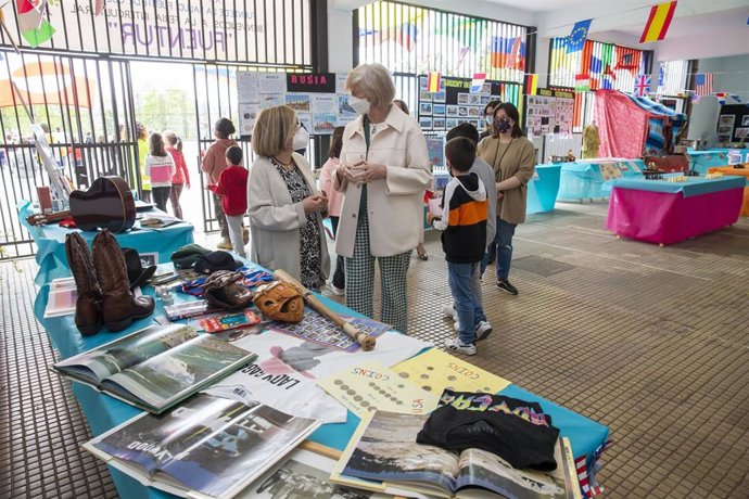 La consejera de Educación y Formación Profesional, Marina Lombó, asiste a la XX Semana Cultural del Colegio Fuente de la Salud