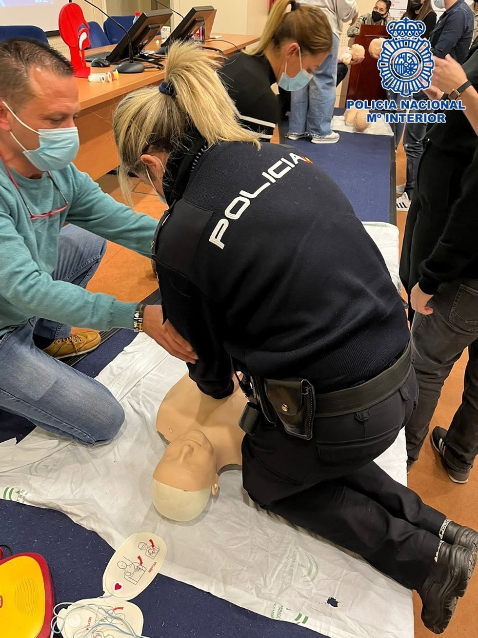La Policía Nacional recibe en Antequera formación para atender a heridos graves por armas blancas y de fuego