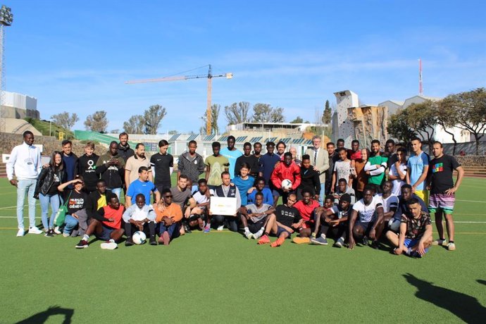 El delegado de Igualdad, Políticas Sociales y Conciliación de la Junta en Huelva ha participado en la celebración del partido 'Entrena refugio', organizado por la Fundación Cepaim.