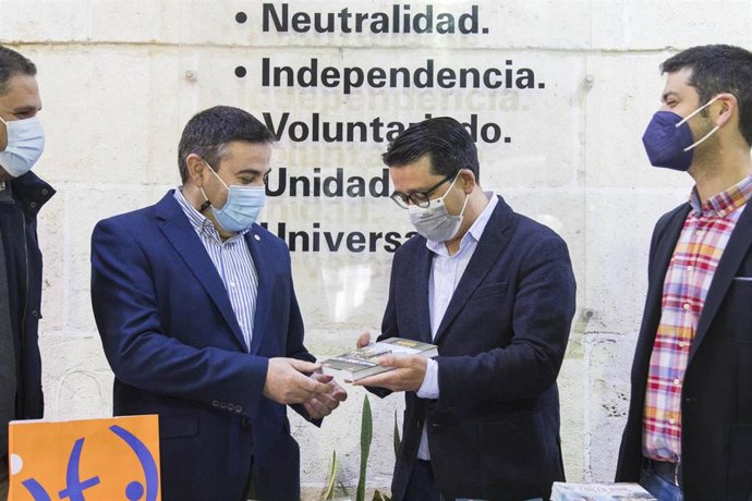 Donación de libros a Cruz Roja