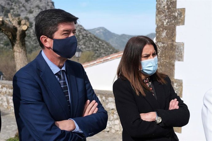 La delegada territorial de Turismo en Cádiz, María Jesús Herencia, junto al vicepresidente andaluz, Juan Marín.