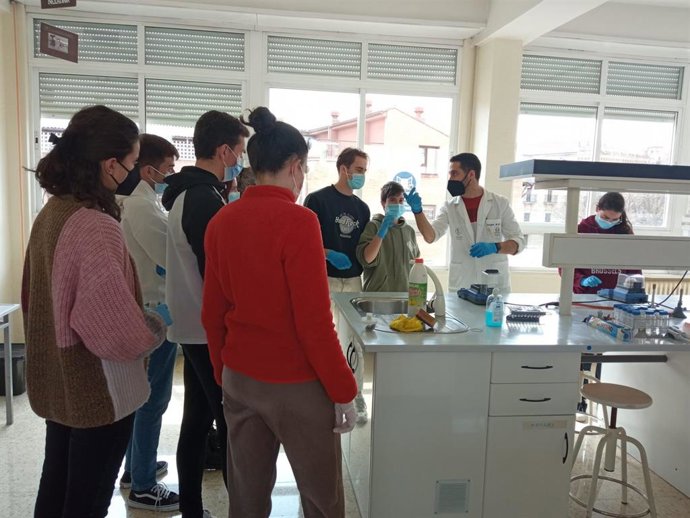 La UCAV presente en la semana de la ciencia del colegio Safa-Grial, de Valladolid.