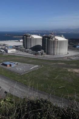 Vistas de la planta Regasificadora de El Musel-Enagás, a 24 de marzo de 2022, en Gijón, Asturias (España).