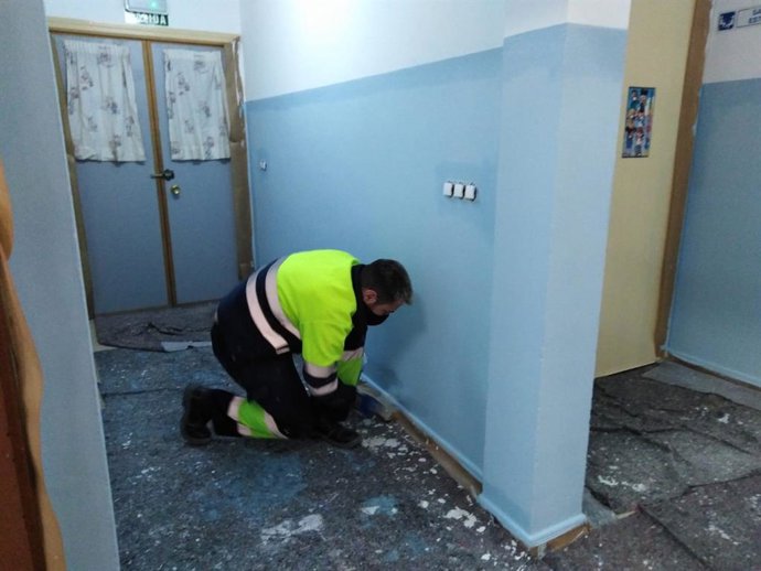 Trabajos de mantenimiento en un colegio.