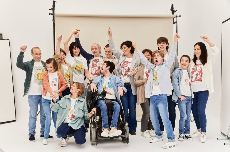 Cortefiel por cuarto año consecutivo presenta su nueva colección de camisetas solidarias de Perfectos Imperfectos de Fundación Cadete