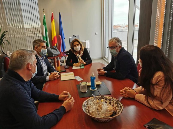 Reunión del alcalde con la delegada territorial