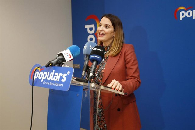 Archivo - La presidenta del Partido Popular (PP) de Baleares, Margarita Prohens, durante una rueda de prensa. Archivo.