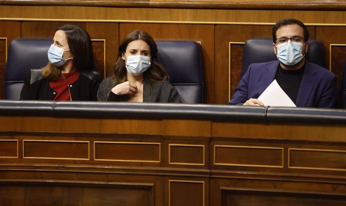 (I-D) La ministra de Derechos Sociales y Agenda 2030, Ione Belarra; la ministra de Igualdad, Irene Montero; y el ministro de Consumo, Alberto Garzón