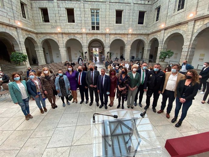 Homenaje al pueblo gitano en el Parlamento de Cantabria