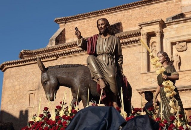 Paso de la Entrada de Jesús en Jerusalén 'La Burrica' de Hellín.