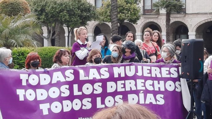 Concentración de Marea Violeta Jerez contra la violencia machista