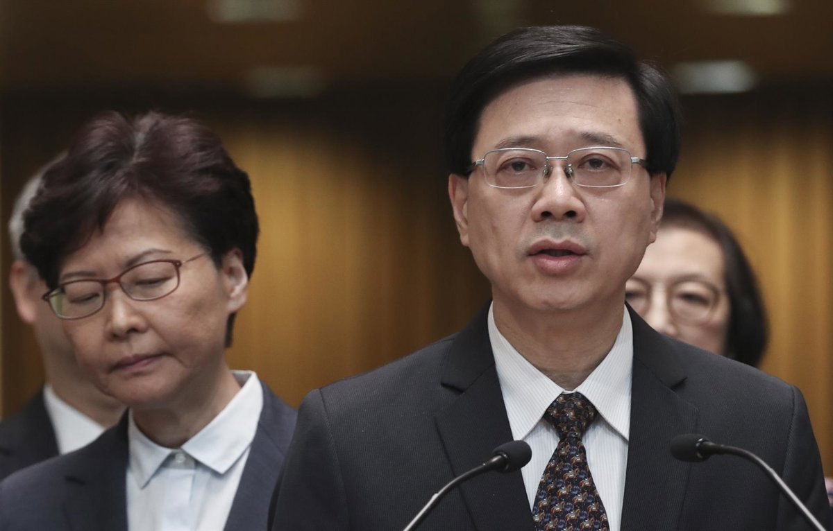 El 'número dos' del Gobierno de Hong Kong y favorito de Pekín, John Lee, presenta su candidatura El 'número dos' del Gobierno de Hong Kong y favorito de Pekín, John Lee, presenta su candidatura