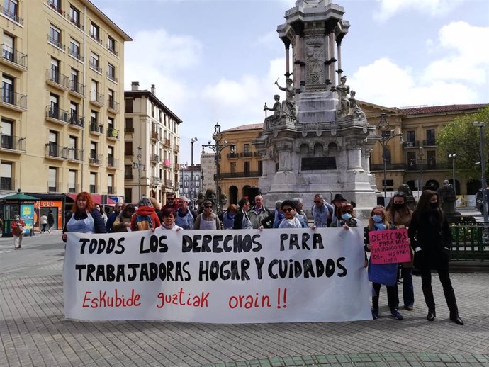 Concentración en Pamplona de trabajadoras de hogar y de cuidados