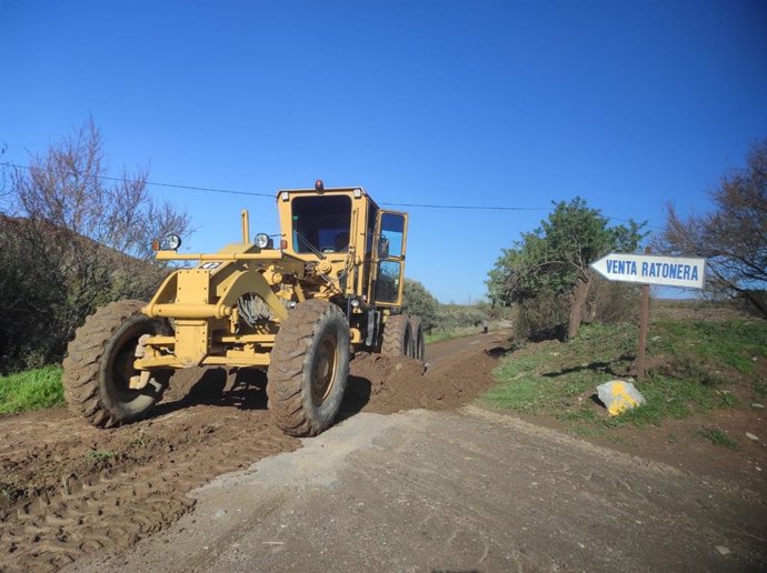 Arreglo de caminos en Fiñana (Almería).