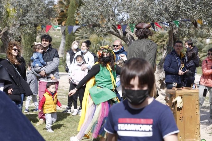 'Las Tribus Del Parque' Implican A Niños Y Adultos En El Cuidado Y La Protección De Espacios Verdes De Zaragoza.