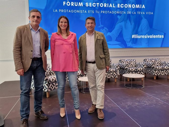 (I-D) El Senador José Vicente Marí; La Presidenta Del PP Balear, Marga Prohens, Y El Portavoz Adjunto De Los 'Populares' Madrileños, Pedro Muñoz.