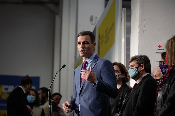 El president del Govern, Pedro Sánchez, intervé durant la seva visita al centre de refugiats ucranesos, a la Fira de Barcelona, el 8 d'abril de 2022, a Barcelona, Catalunya (Espanya). 