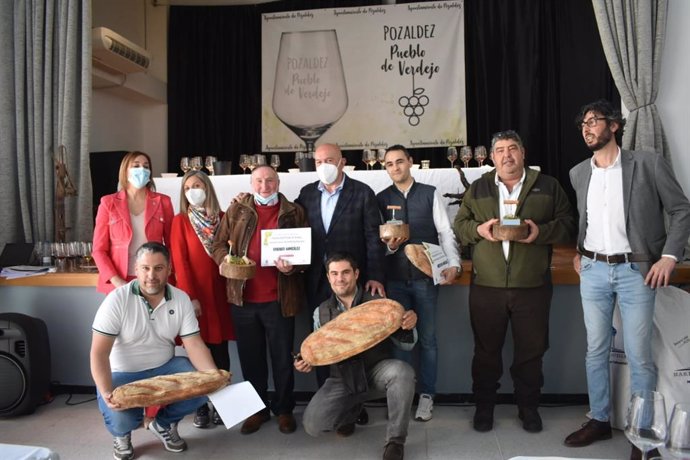 Carnero asiste al III Certamen de vinos cosecheros 'Pozaldez' en Valladolid.