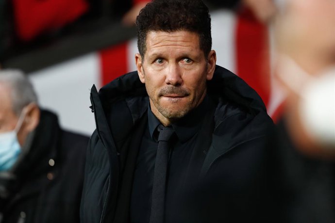 Archivo - Diego Pablo Simeone, coach of Atletico de Madrid, looks on during the Spanish League, La Liga Santander, football match played between Atletico de Madrid and Levante UD at Wanda Metropolitano stadium on February 16, 2022, in Madrid, Spain.
