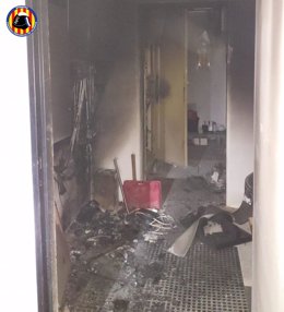 Incendio en un habitáculo con instalaciones eléctricas en una empresa de alimentación de Catarroja