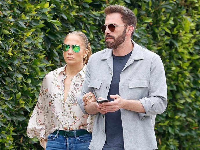 Jennifer Lopez And Ben Affleck Hold Hands As They Pick Up His Son Samuel From School In Santa Monica