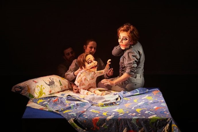 Montaje de 'Cris, pequeña valiente'