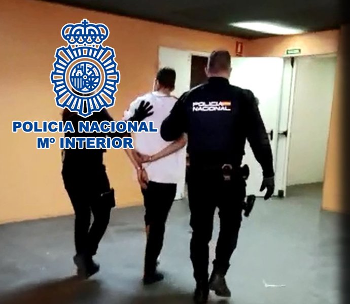 Detenido por robar de madrugada en tres viviendas de Alicante con las víctimas en su interior