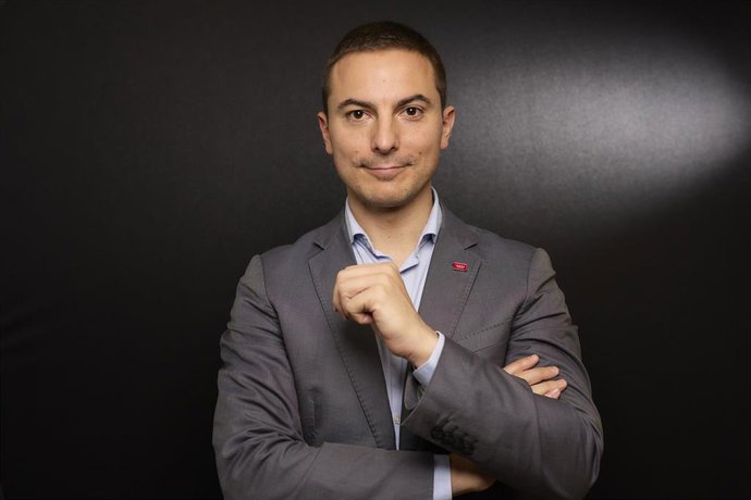 El secretario general del PSOE de Madrid, Juan Lobato, posa para Europa Press, a 8 de abril de 2022, en Madrid (España). Juan Lobato es secretario general del PSOE-M desde octubre de 2021 y portavoz del Grupo Parlamentario Socialista en la Asamblea de M