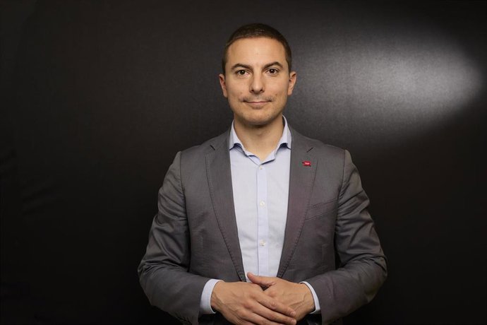El secretario general del PSOE de Madrid, Juan Lobato, posa para Europa Press, a 8 de abril de 2022, en Madrid (España). Juan Lobato es secretario general del PSOE-M desde octubre de 2021 y portavoz del Grupo Parlamentario Socialista en la Asamblea de M